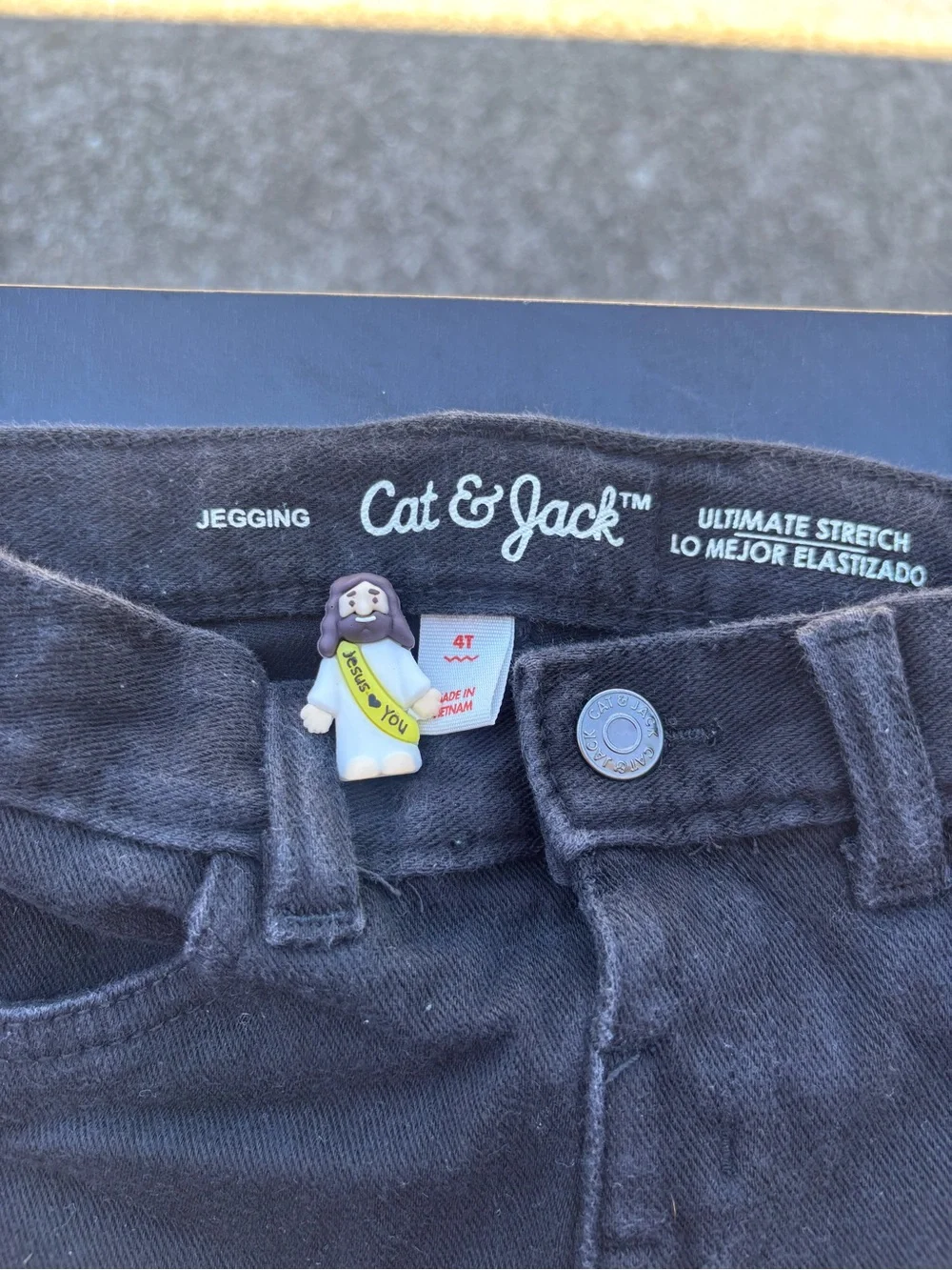 Assorted lot of five pairs of jeans, all size 4